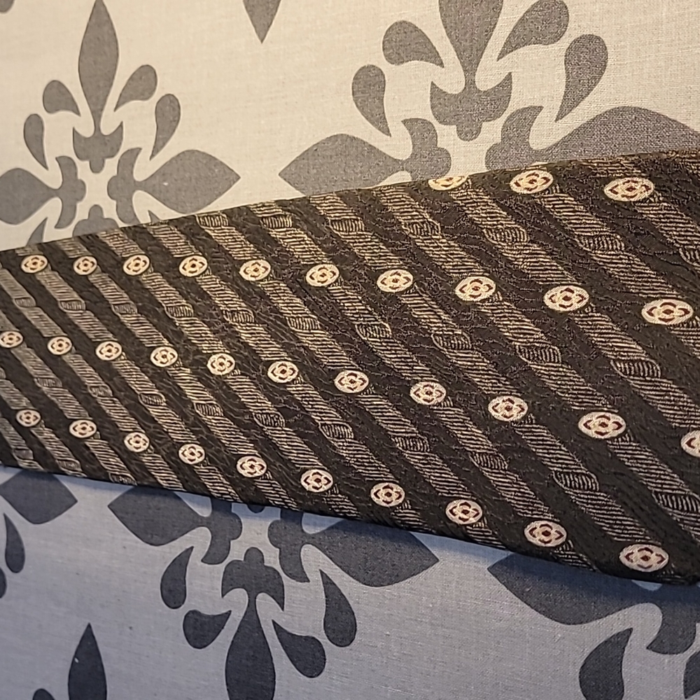 Geoffrey Beene Olive Green Silk Tie with Burgandy and Cream